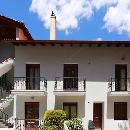 Family'S Houses Kalavryta Luaran gambar