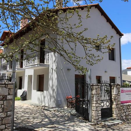 Family'S Houses Kalavryta Luaran gambar