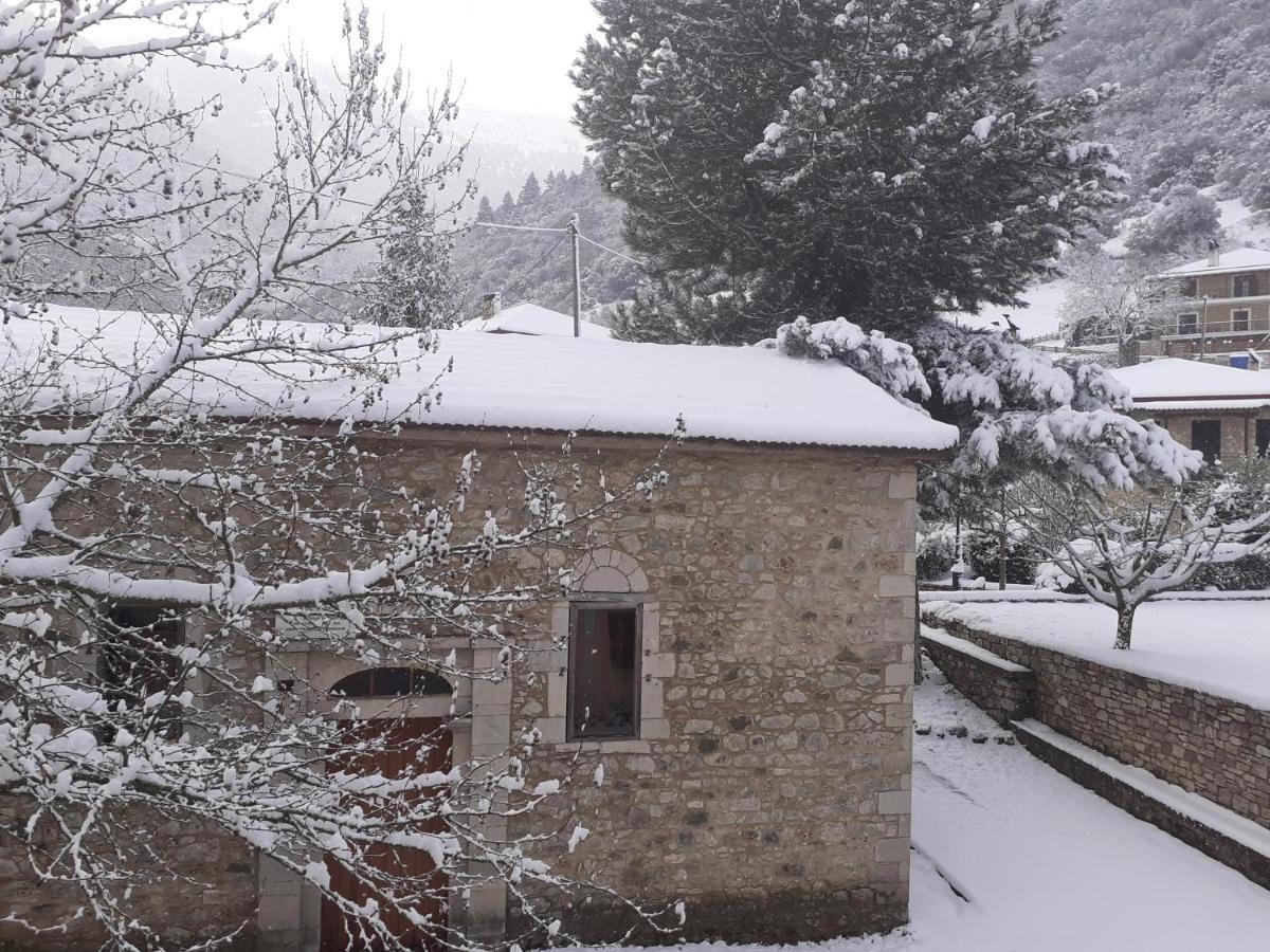 Family'S Houses Kalavryta Luaran gambar