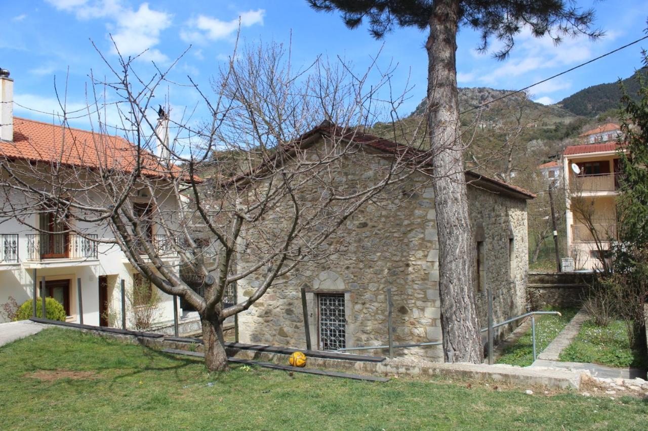 Family'S Houses Kalavryta Luaran gambar