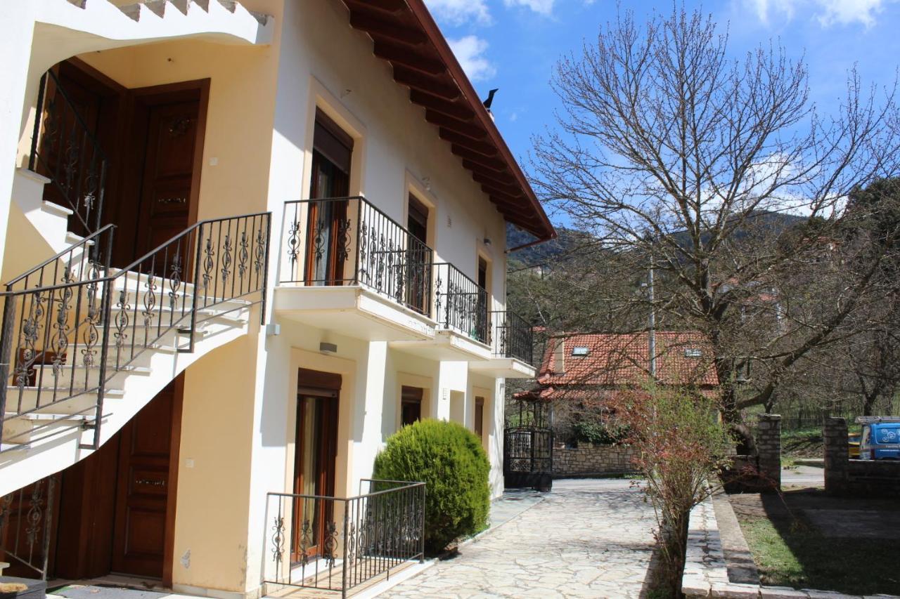 Family'S Houses Kalavryta Luaran gambar