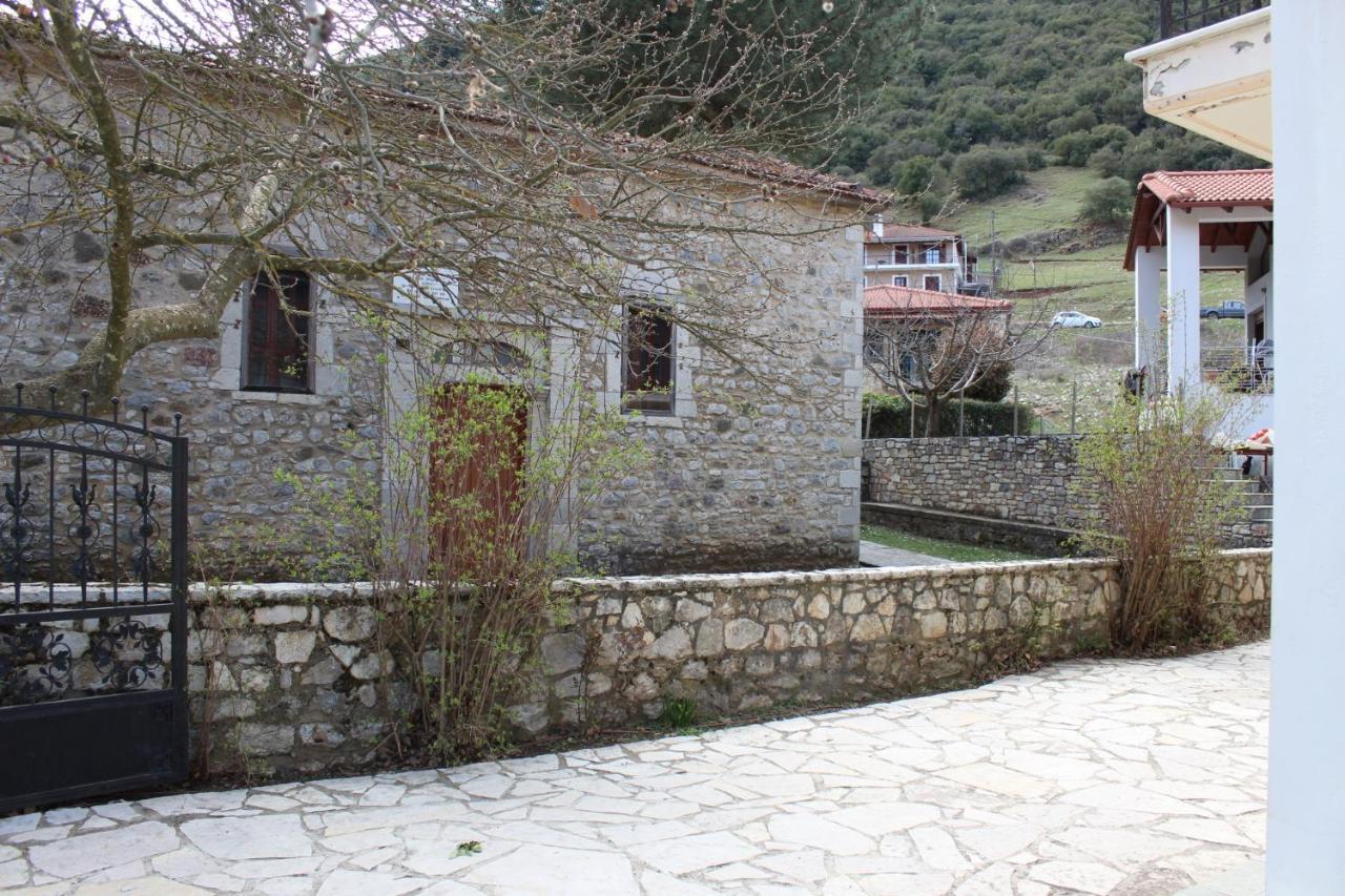Family'S Houses Kalavryta Luaran gambar